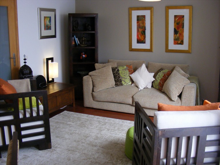 Good size living room with Mediteranean ambiance