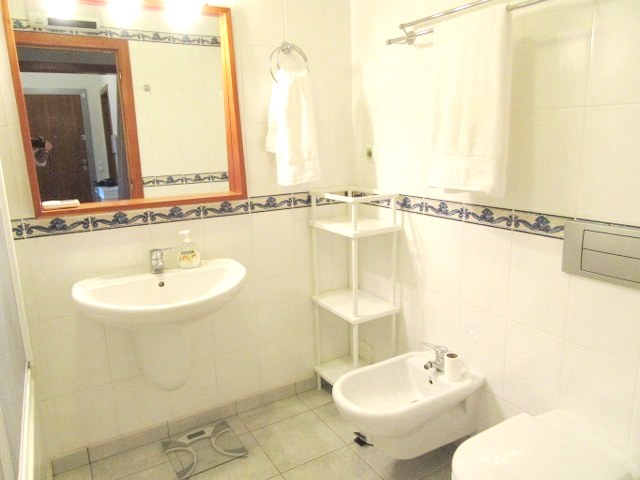 Bathroom with bath/shower, w.c. and bidet