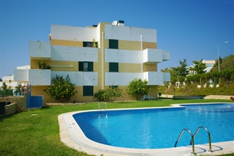 Well presented two bedroom apartment with swimming pool to rent near Benamor Golf, Cabanas de Tavira - Algarve