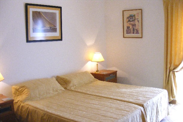 Spacious double bedroom