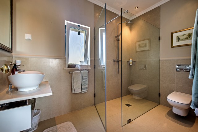 Spacious and luxurious bathroom