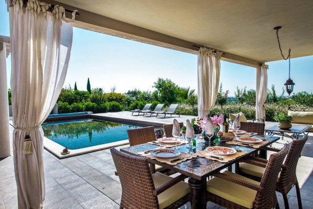 Semi-covered terrace with table & chairs and lounge area