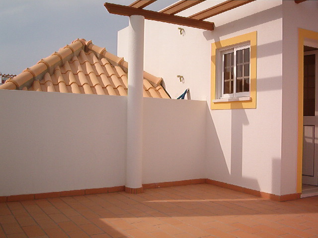 Roof terrace with sun loungers & chairs
