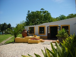 Restaurant Vale del Rei located in Pedras del Rei, serving International dishes and Portuguese specialities in a rustic setting with outdoor terrace overlooking the swimming pool
